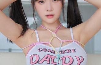 游泳、晒太阳、收获美丽：Kang InkyungDJAWA泳池边精选写真